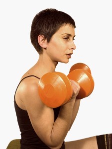 woman-lifting-dumbell